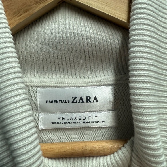 Zara Elegant Cream Turtleneck Sweater - Picture 2 of 3
